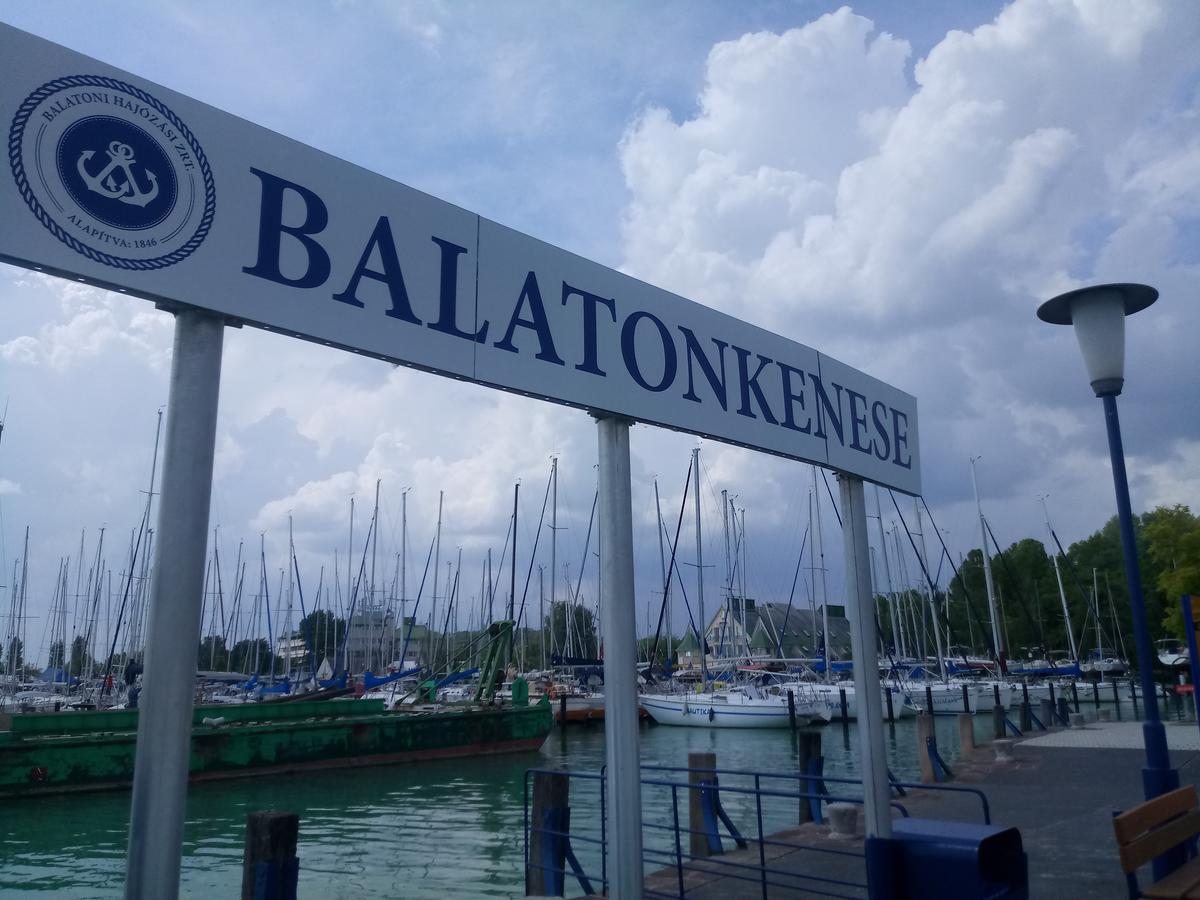 Sorompo Vendeghaz Ξενοδοχείο Balatonkenese Εξωτερικό φωτογραφία