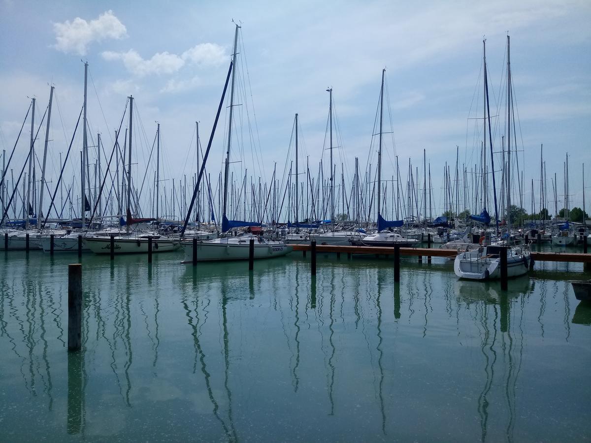 Sorompo Vendeghaz Ξενοδοχείο Balatonkenese Εξωτερικό φωτογραφία
