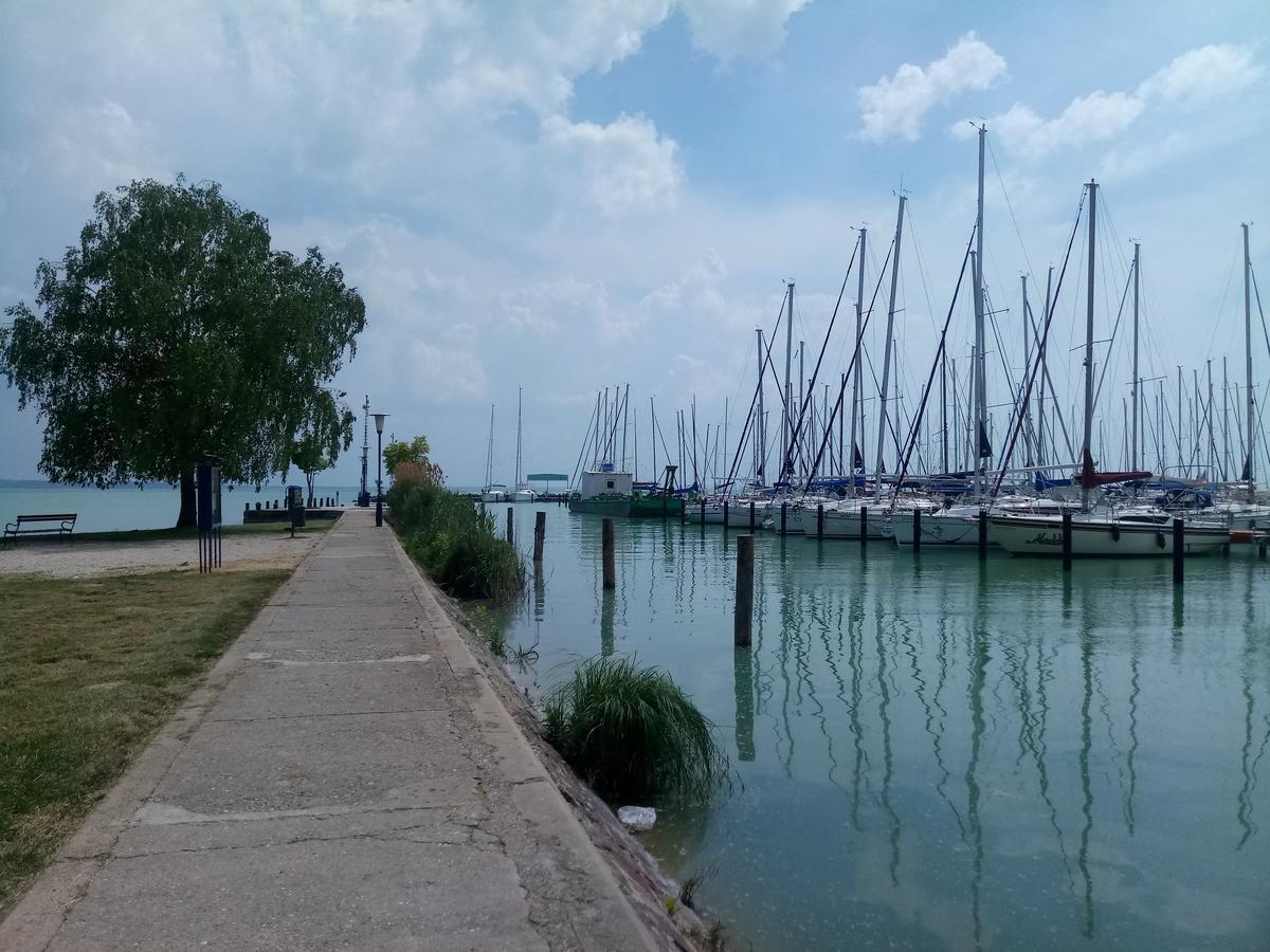 Sorompo Vendeghaz Ξενοδοχείο Balatonkenese Εξωτερικό φωτογραφία
