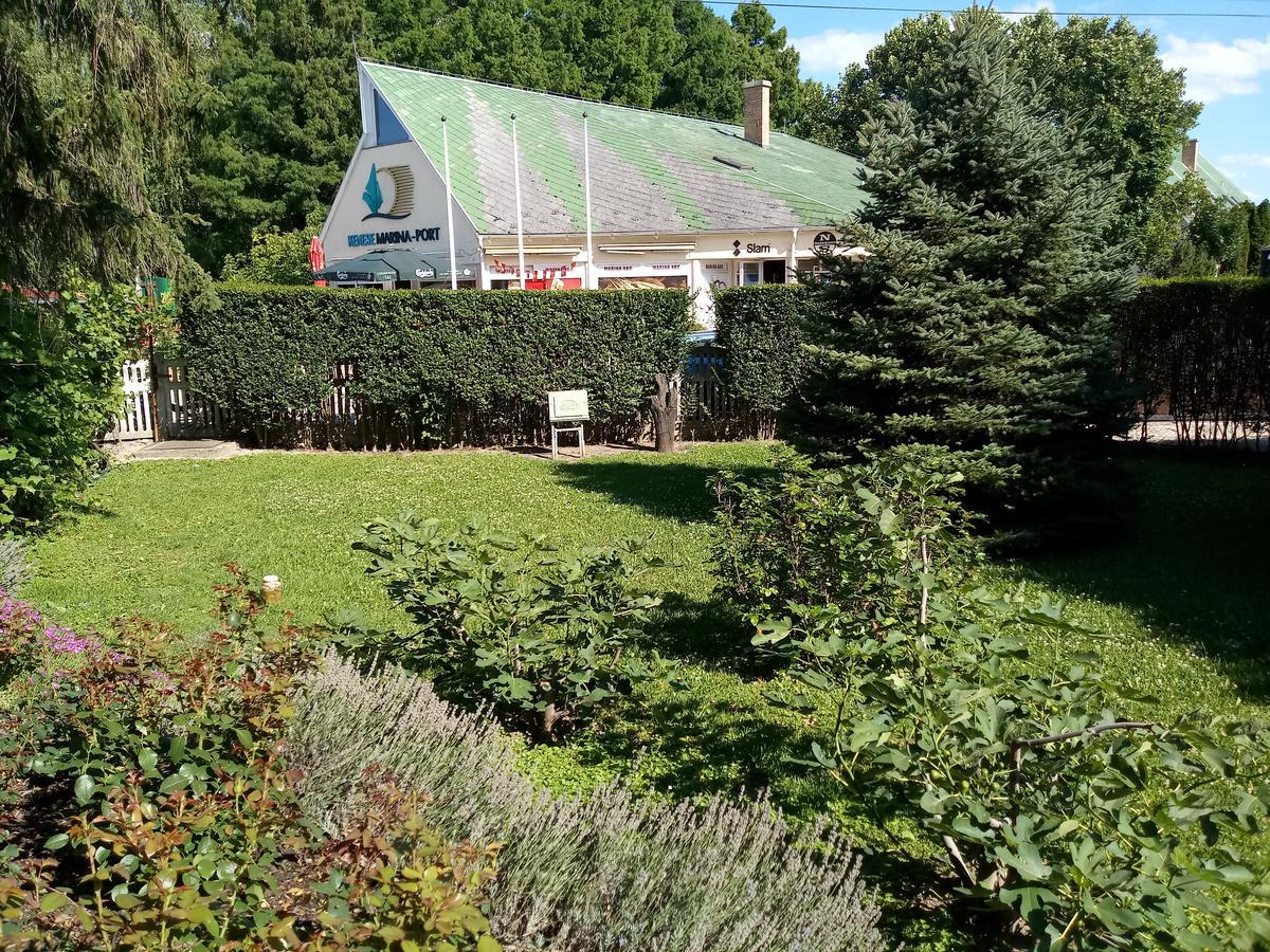 Sorompo Vendeghaz Ξενοδοχείο Balatonkenese Εξωτερικό φωτογραφία