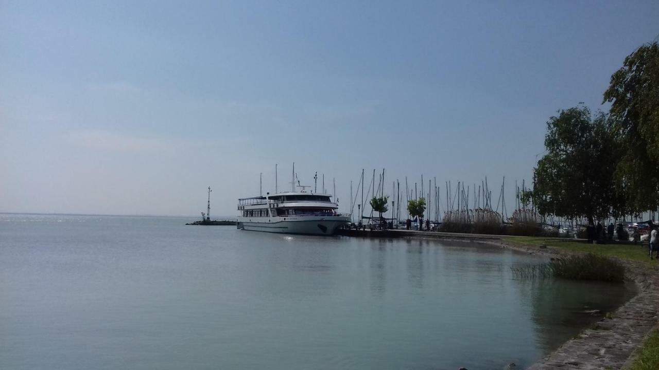 Sorompo Vendeghaz Ξενοδοχείο Balatonkenese Εξωτερικό φωτογραφία
