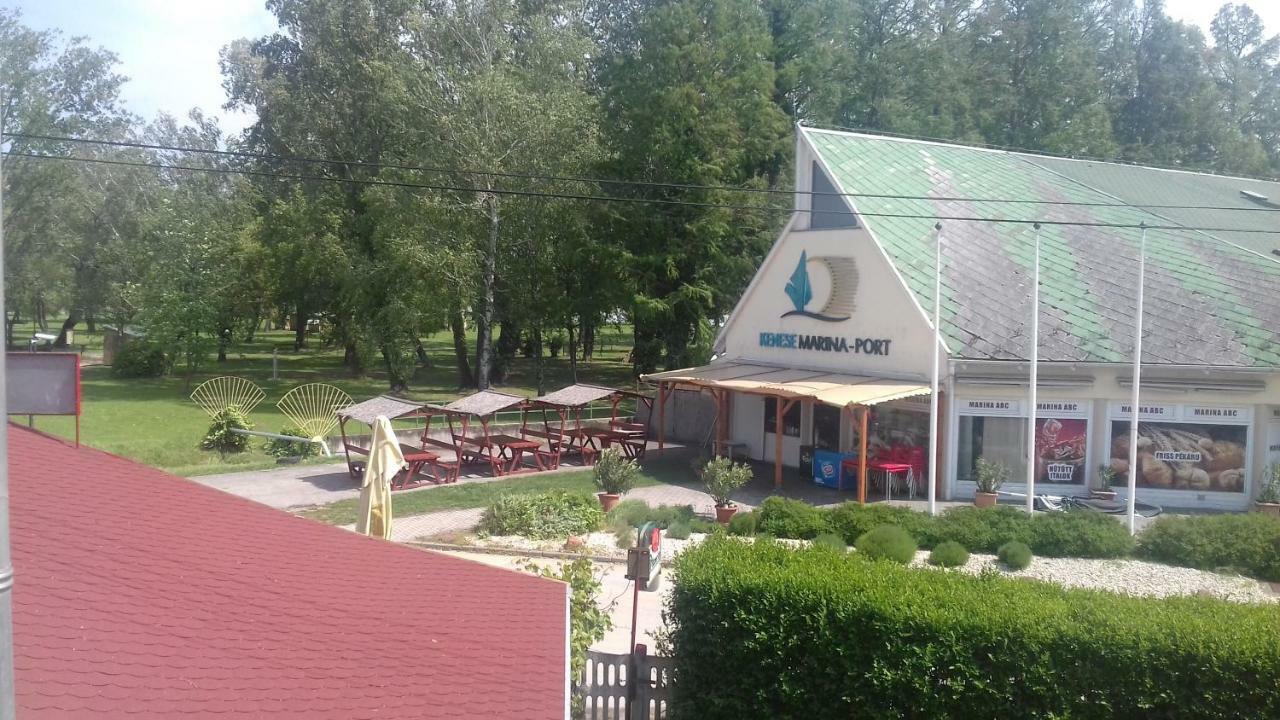 Sorompo Vendeghaz Ξενοδοχείο Balatonkenese Εξωτερικό φωτογραφία